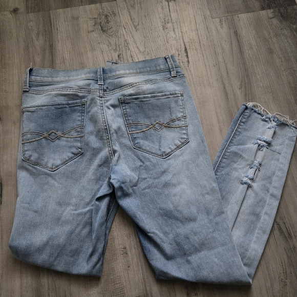 Mudd FLX Stretch Light Wash Low Rise Skinny Ripped Distressed Jeans Junior 9 - Picture 2 of 10